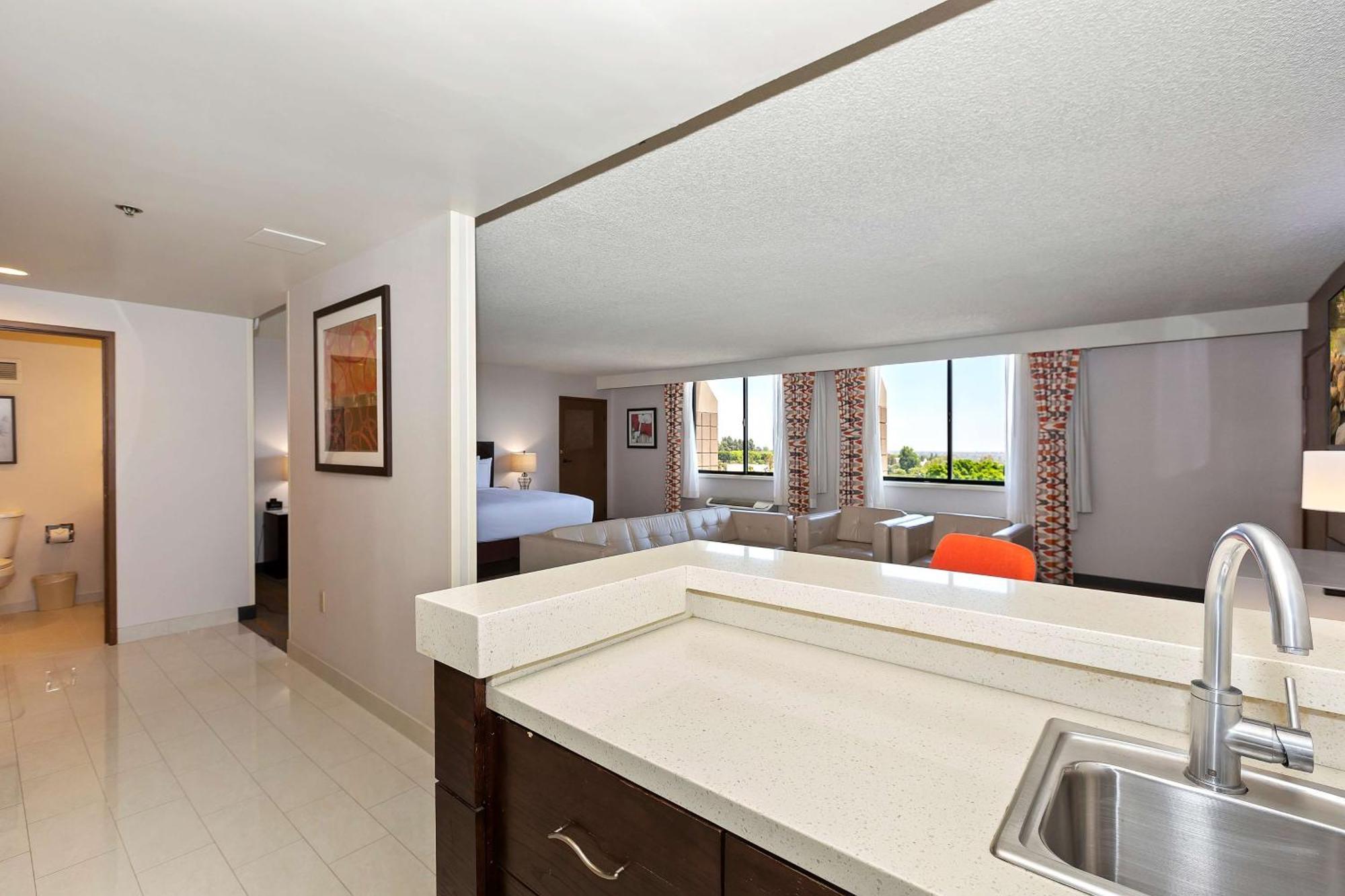 Doubletree By Hilton Whittier Exterior foto