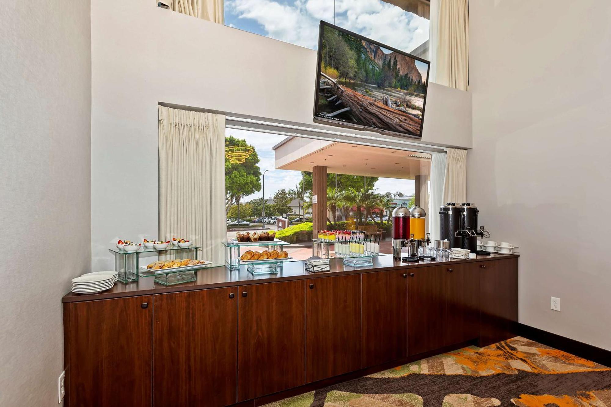 Doubletree By Hilton Whittier Exterior foto