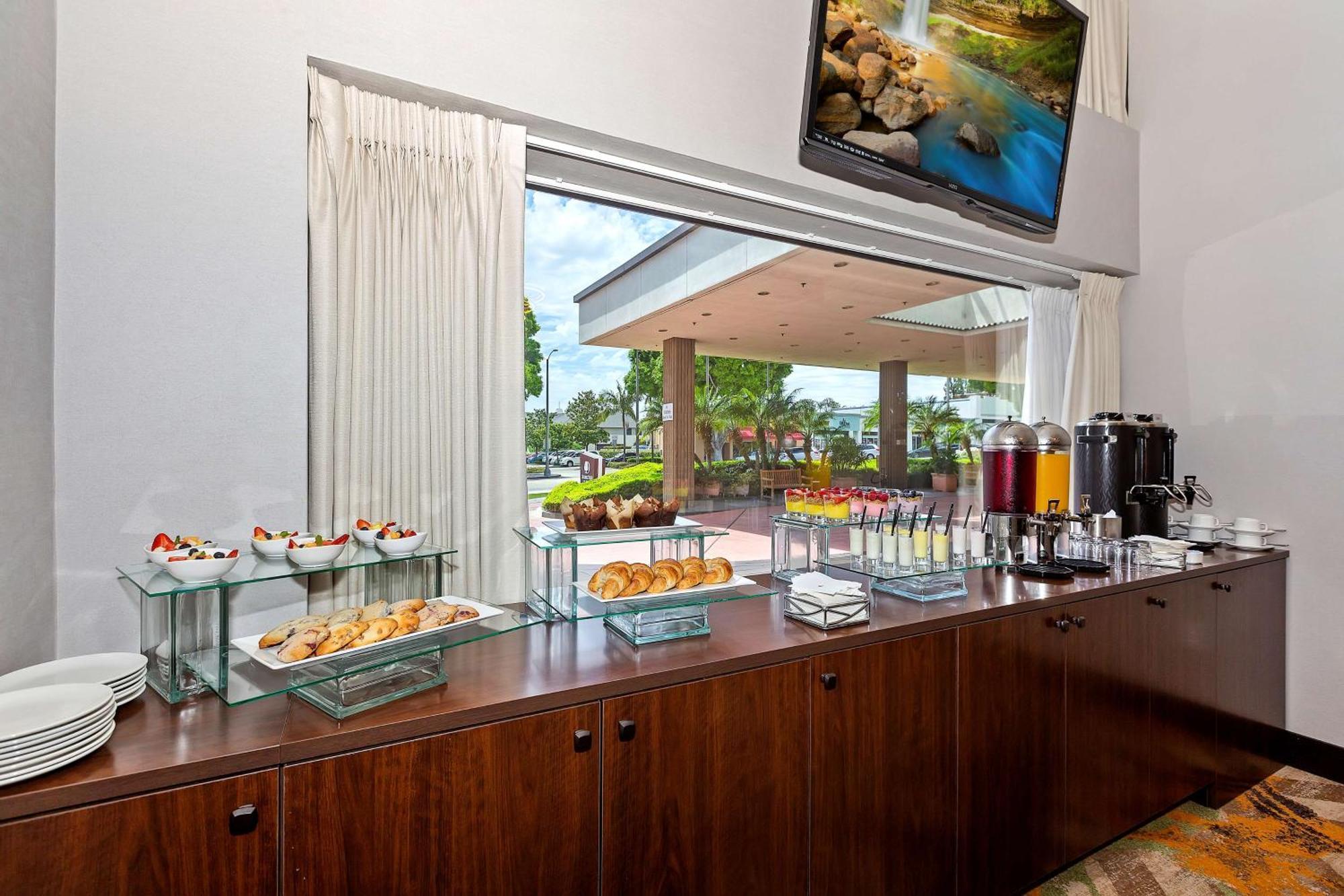 Doubletree By Hilton Whittier Exterior foto